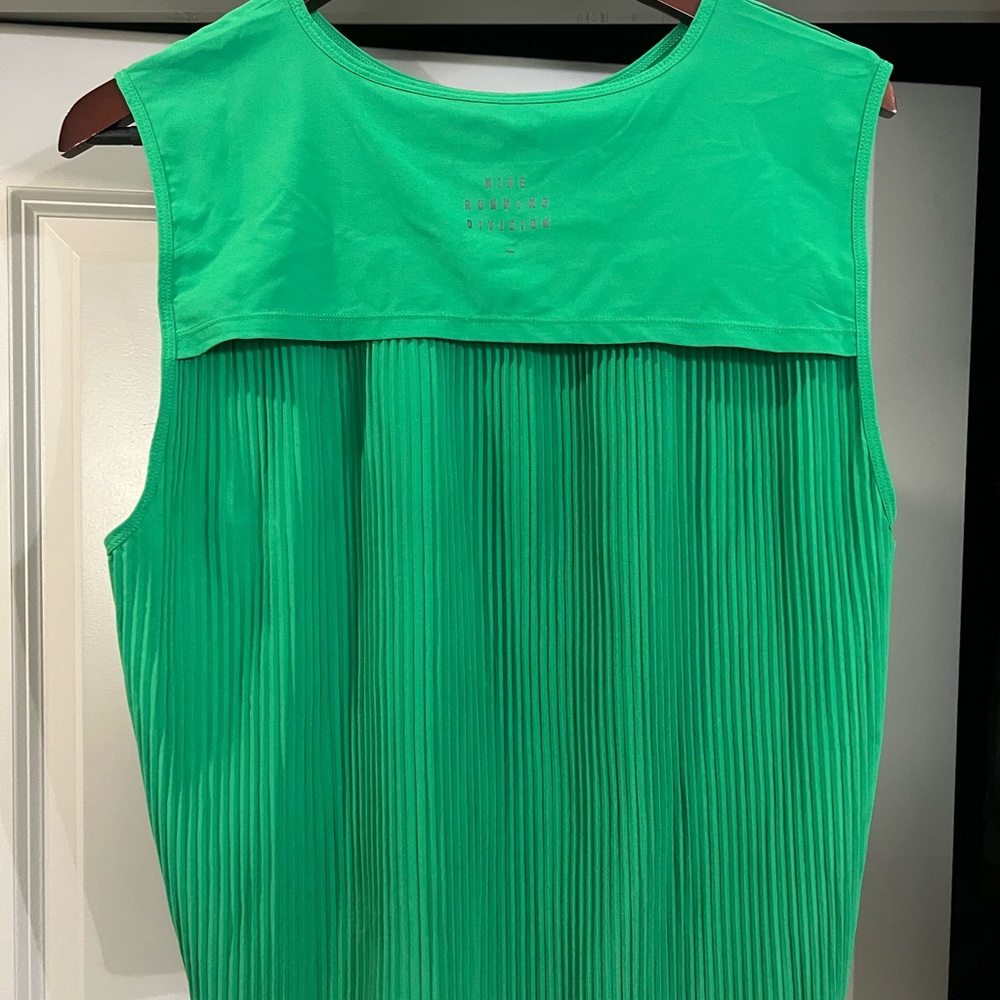 NIKE running pleated top